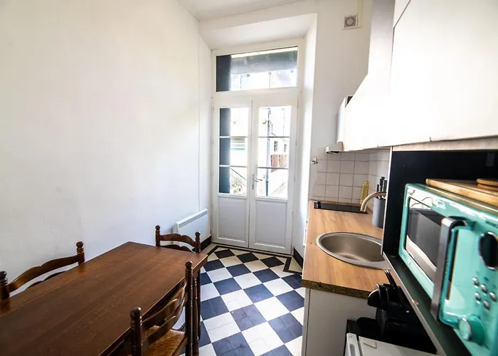 Hypercenter Flat, Secure Private Parking