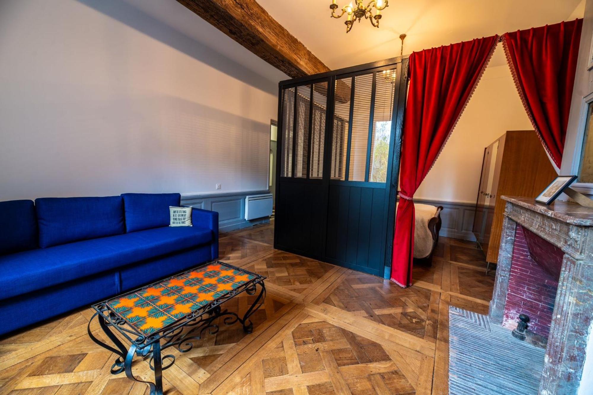 Hypercenter Flat, Secure Private Parking Apartment